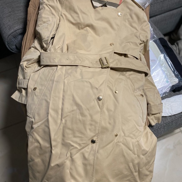 Burberry Beige Trench Coat with Check Lining - Picture 3 of 5